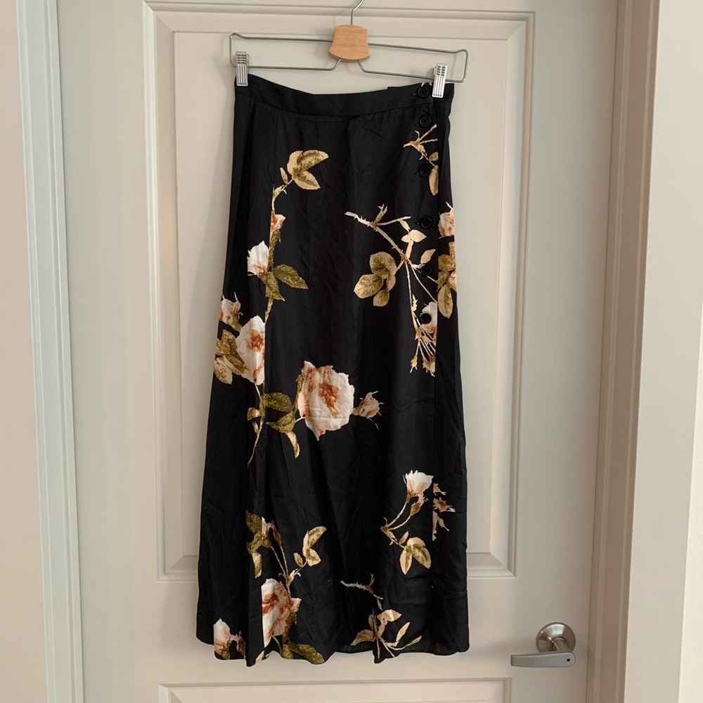 Aritzia Wilfred high-waisted floral print skirt